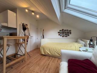 <span>In de Riddersstraat bieden we deze gezellige kamer aan met</span><span> </span><strong>gedeeld sanitair</strong><span>. </span><span>Deze kamer is de perfecte uitvalsbasis voor elke student die rust en comfort zoekt na een lange dag studeren. De locatie is een uiterste troef, zo ben je een steenworp verwijdert van het Leuvense stadscentrum, Gasthuisbergen en allerlei faculteiten en winkels.<br /><br />De kamer is <strong>volledig bemeubeld</strong> met <strong>privatief terras</strong> en bevindt zich op de tweede verdieping van het gebouw. <br /><br /><span><strong>Meer informatie of een bezichtiging ter plaatse? Contacteer ons via verhuur@connect-immo of 016 229 228</strong></span><br /><br />Huurprijs: €550 + €90<br />Beschikbaar vanaf 1 september 2026!</span>