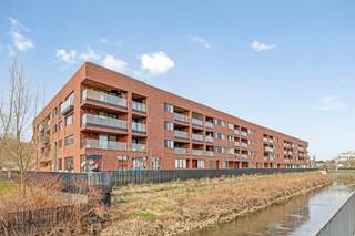 Vivre dans un style loft dans le nouveau quartier animé de la ville 4 Fontaines ! Situé dans une zone verte et calme, mais très facilement...