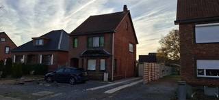 Instapklare basis voor jouw renovatieproject in een rustige woonomgeving!Dit is een zeer interessante eigendom met veel potentieel, gelegen in een...