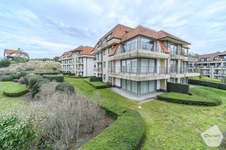 In een kleinschalige en huiselijke residentie (geen hoogbouw) bevindt zich dit prachtig, ruim en volledig zongericht hoekappartement met een...