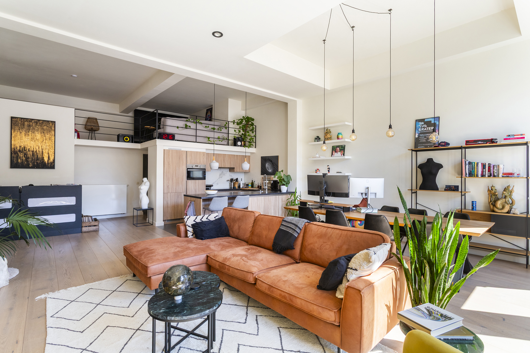 Ruime loft met 2 slaapkamers op centrale locatie - foto 3
