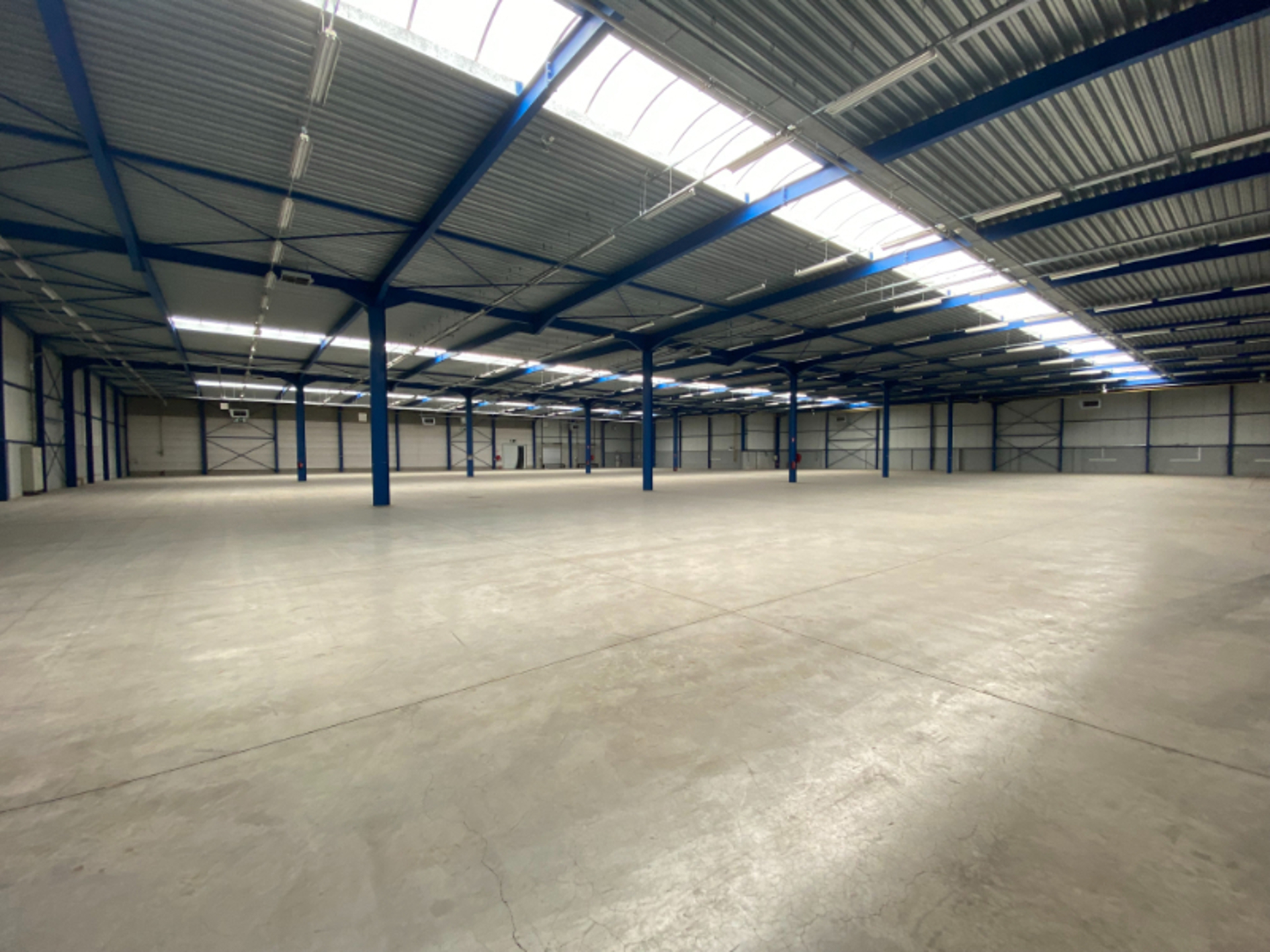 Magazijn met kantoor te huur in Sint-Niklaas - foto 3