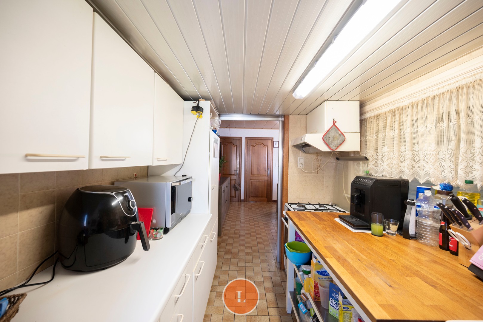 Deels te renoveren gezinswoning met 3 slaapkamers en garage. - foto 5