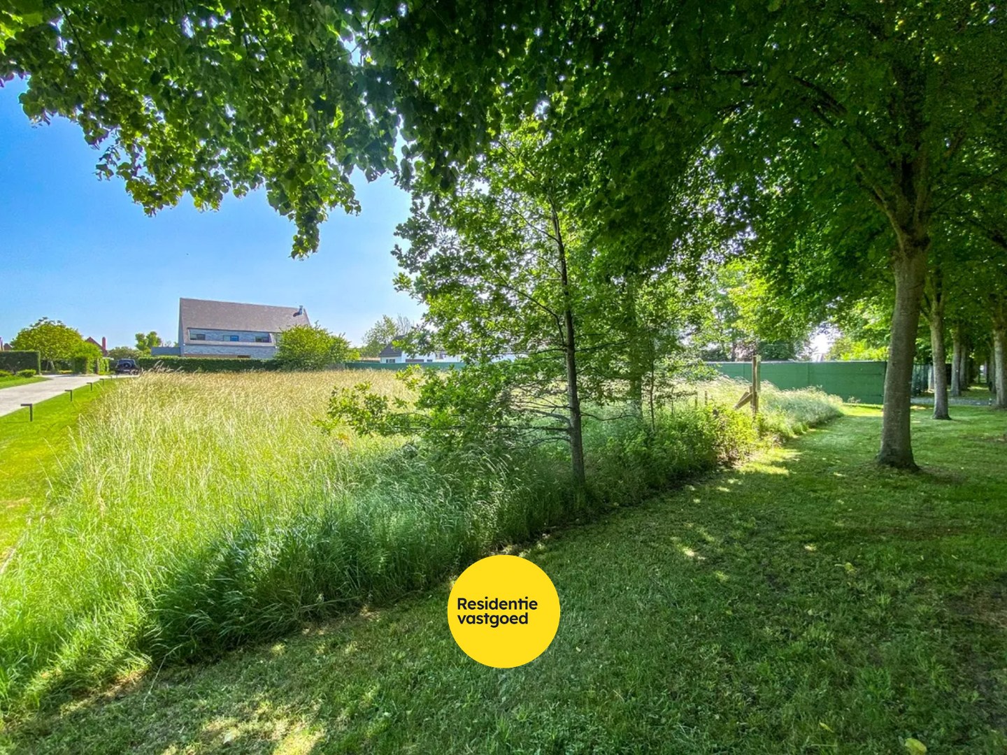 Ruim perceel van 1064 m² in residentiële wijk bestemd voor open bebouwing te Oostduinkerke (Koksijde). - foto 5
