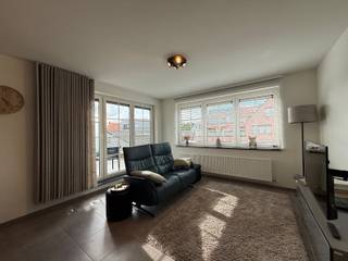 Dit appartement bevindt zich op de eerste verdieping en is bereikbaar via de lift of trap. Het is ideaal gelegen op een boogscheut van het centrum...