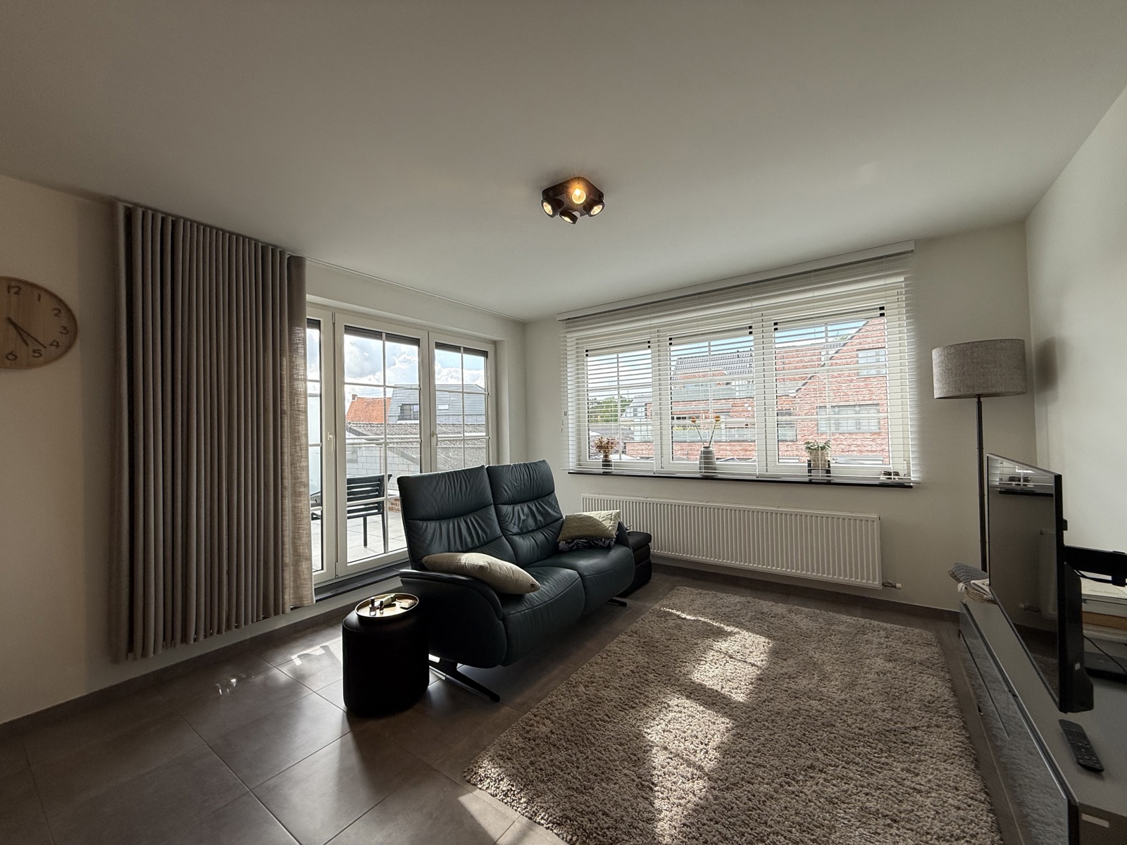 Ruim appartement met zonnig terras en 2 autostaanplaatsen in Mol - foto 2