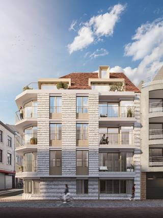 Ontdek dit stijlvolle éénslaapkamerappartement op de benedenverdieping binnen residentie “Antoine”, een hedendaags nieuwbouwproject in Knokke-Heist op een centrale ligging vlak bij zee. Dankzij de nabijheid van het strand, winkels, horeca en alle dagelijkse voorzieningen geniet U hier van maximaal wooncomfort op wandelafstand van alles wat U nodig heeft. De kusttram stopt bovendien vlakbij, wat zorgt voor een vlotte verbinding met de volledige kustlijn.<br /><br />Dit appartement maakt deel uit van één van de weinige nieuwbouwprojecten op zo’n centrale locatie – een steeds zeldzamer wordende kans. Heist is bovendien duidelijk in beweging: er werd de voorbije jaren sterk geïnvesteerd in vernieuwing en leefkwaliteit, en die positieve evolutie zal zich de komende jaren verderzetten. Hierdoor vormt dit appartement niet enkel een aangename verblijfplaats, maar ook een zekere investering met toekomstgerichte meerwaarde.<br /><br />Het appartement zelf werd doordacht ontworpen, met een optimaal ingedeelde leefruimte en grote raampartijen die zorgen voor overvloedig lichtinval en een aangename openheid. De vernieuwende architectuur van de residentie straalt frisheid en elegantie uit – jonger en moderner dan de meeste projecten in de omgeving.<br /><br />Dankzij de energiezuinige bouwwijze voldoet dit appartement aan de strengste energienormen, wat resulteert in lage verbruikskosten en een duurzame woonervaring. <br /><br />Op de gelijkvloerse verdieping is er een fietsenberging voorzien met twee bijhorende privatieve fietsenhaken.<br /><br />Residentie Antoine staat voor comfort, elegantie en een doordacht ontwerp – de ideale keuze voor wie op zoek is naar een modern en zorgeloos éénslaapkamerappartement aan zee, met de zekerheid van een waardevaste investering in een buurt die volop groeit.