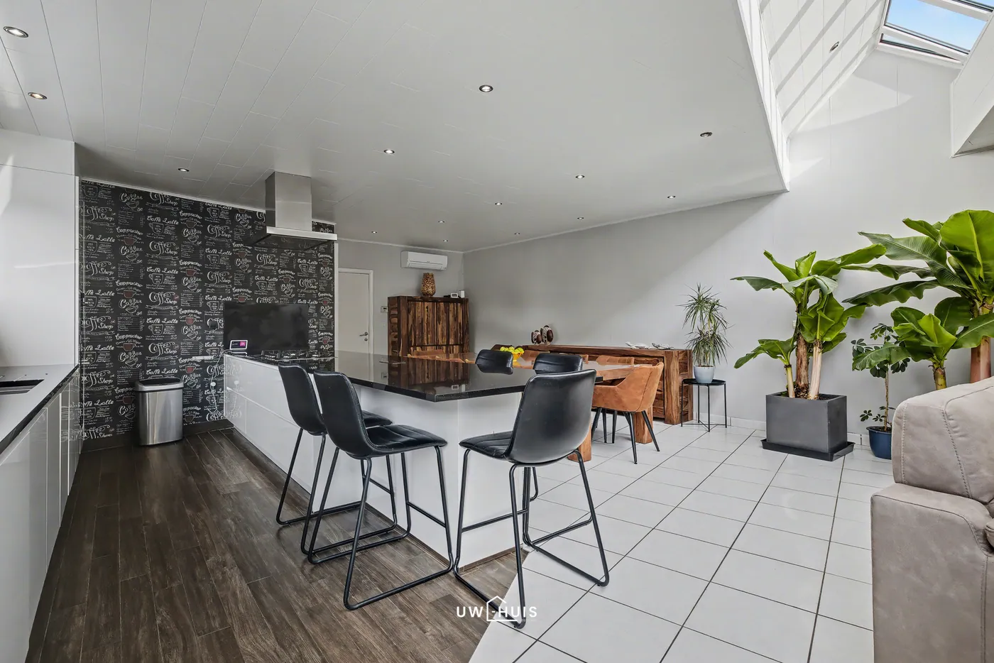 Ruime hernieuwbouw uit 2004 het centrum van Stekene met 4 slaapkamers, tuin en garage - foto 3