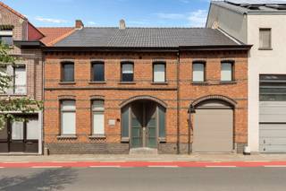 Positief EPC label (label C), Asbestveilig en conforme elektrische keuringCentrale ligging vlakbij centrum Sint-NiklaasVeel mogelijkheden met...