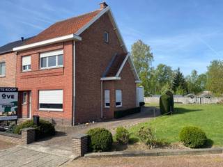 Ideale gezinswoning met veel potentieel nabij centrum Haacht!Op een super centrale maar rustige locatie, vlakbij het centrum van Haacht, bevindt zich...