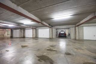 Deze garagebox in residentie 't Park, gelegen in de Koninginnelaan 37-41 in Middelkerke, bevindt zich op wandelafstand van het strand en de...