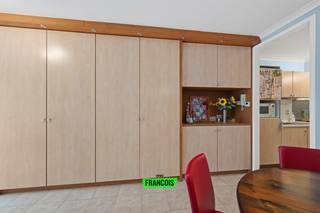 Deze volledig instapklare studio is gelegen in Mariakerke, Oostende. U bent hier enkele luttele stappen verwijderd van het strand en de zeedijk. Het pand vormt dan ook een perfecte uitvalsbasis aan de Belgische Kust! Op minder dan een minuut wandelen heeft u de kusttram en in de buurt zijn er talrijke gratis parkeermogelijkheden!<br /><br />De ruime studio heeft een slaap-, eet- en leefhoek, alsook een functionele keuken. <br /><br />Het pand is daarenboven helemaal up to date met de moderne technieken; EPC label A, conforme elektrische keuring en een blanco asbestattest.<br /><br />Dankzij deze handige indeling en grootte is het zowel geschikt als tweede verblijf of als investering.<br /><br />Aarzel niet en neem contact op voor meer info of een afspraak! <br /><br />