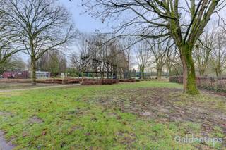 Dit aantrekkelijke appartement van ca. 100 m² is gelegen op de bovenste (2de) verdieping van een klein gebouw in een rustige en groene...