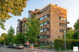 Dit zeldzaam en authentiek Art- Déco penthouse (ca 172 m² + ca 80 m² terrassen) vinden we terug in de befaamde residentie "Elsdonk" nov Léon...