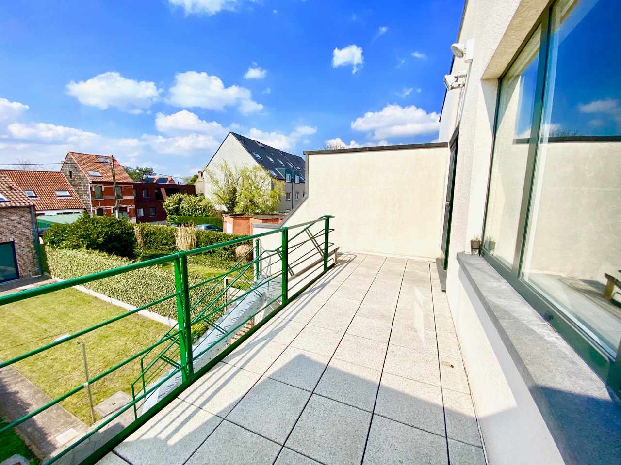 Ruim 2 slaapkamerappartement met zonneterras & garage in hartje ERTVELDE! - foto 3