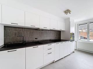 Deze unieke stadswoning ca. 163m² te huur vinden we terug in de Korte Ypermanstraat 40 in Antwerpen. De woning is gelegen nabij het openbaar...