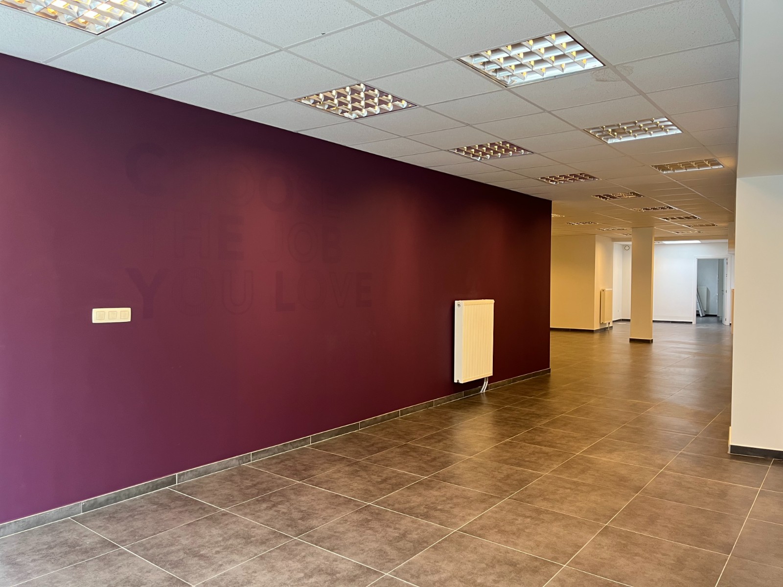 Zeer ruim en commercieel gelegen handelspand op de Markt in Waregem! - foto 4