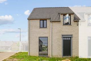 In de Koning Boudewijnstraat in Lauwe, in het woonproject Korenhof bieden wij momenteel deze prachtige halfopen bebouwing (lot 6) in een...