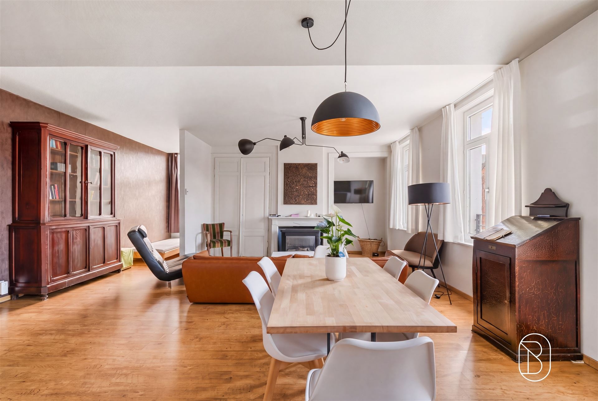 Handelspand + 2 gerenoveerde appartementen hartje Kortrijk - foto 4