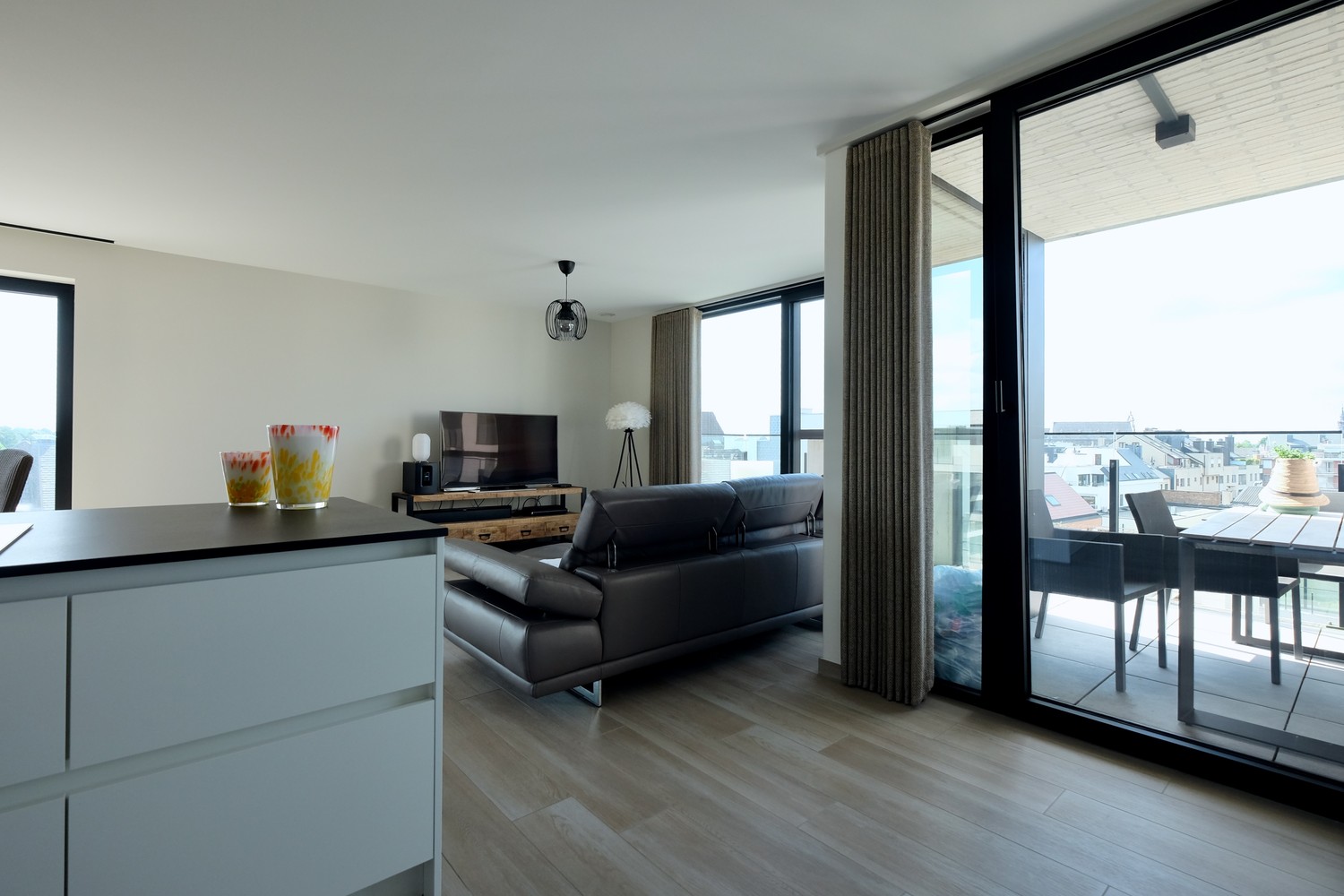 Modern twee slaapkamer penthouse in Residentie De Stadspoort inclusief ruime berging én autostaanplaats op min 1 in privatieve zone. - foto 2
