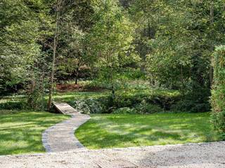 Gelegen in de nabijheid van Ohain werd deze uitgestrekte villa van ± 500 m² grondig gerenoveerd. Ze geniet van een landelijk, gedeeltelijk...