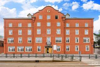 We Invest offers you for sale Brussels Usines, a spacious, warm and freshly renovated contemporary-style apartment, operated as a furnished...