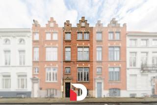 Gelegen op een uitstekende locatie aan de Koningin Elisabethlaan, op wandelafstand van het historische centrum van Brugge, winkels, scholen...