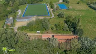 Unieke eigendom met 7 paardenstallen en ruime woning in Grembergen (Dendermonde)Op zoek naar een uitzonderlijk pand waar wonen en paardenliefde...