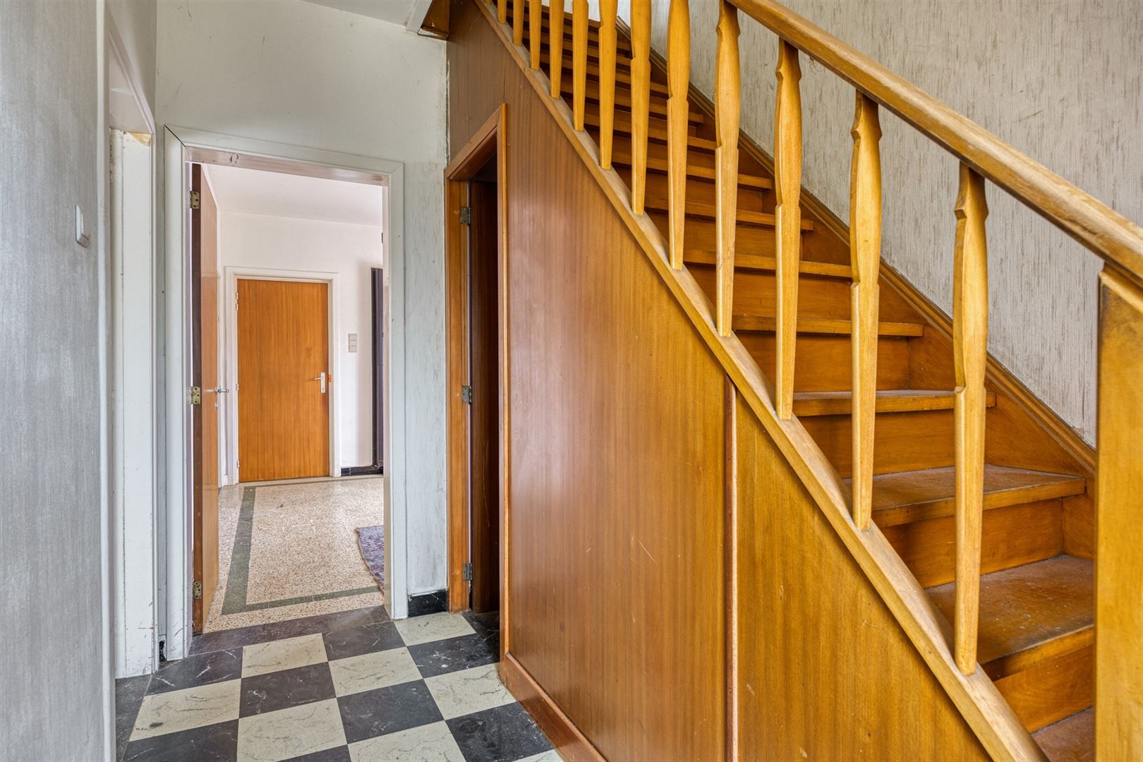 TE KOOP: Te renoveren woning met ruim perceel en projectmogelijkheden in Lummen! - foto 4