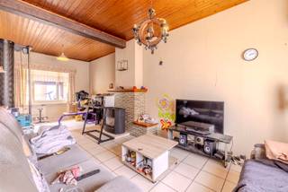 Ontdek deze te renoveren woning gelegen aan Eikendreef 82 in Rijkevorsel. De woning bevindt zich op een rustige locatie. Binnenin geniet u van een gezellige leefruimte, een keuken met zicht op de tuin, 2 slaapkamers en een inpandige garage. Buiten zorgt de woning voor een ruime tuin waar het heerlijk vertoeven is. <br /><br />Indeling: <br />Gelijkvloers: <br />- Inkomhal<br />- Leefruimte<br />- Keuken met zicht op de tuin<br />- Badkamer<br />- Garage<br /><br />Verdieping: <br />- Nachthal<br />- Slaapkamer 1<br />- Slaapkamer 2<br /><br />Bijzonderheden: <br />- Rustige ligging<br />- Woning met veel potentieel<br />- Ruime tuin met zicht op de natuur<br /><br /><span>Mis deze kans niet en plan een bezoek in!</span><br /><br /><span>0497 27 14 64</span><br /><span>camilla@albert.immo</span><br /><span>www.albert.immo</span><br /><br /><span>Bij Albert kom je thuis!</span>