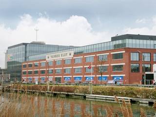 Offices of 799 sqm ideally located in the lively Canal district (Vaartkom).  Shops, catering and offices nearby.<br />12 parking spaces available (at an additional cost).<br />BREEAM rating: VERY GOOD<br />For more information, call 02 462 32 00.