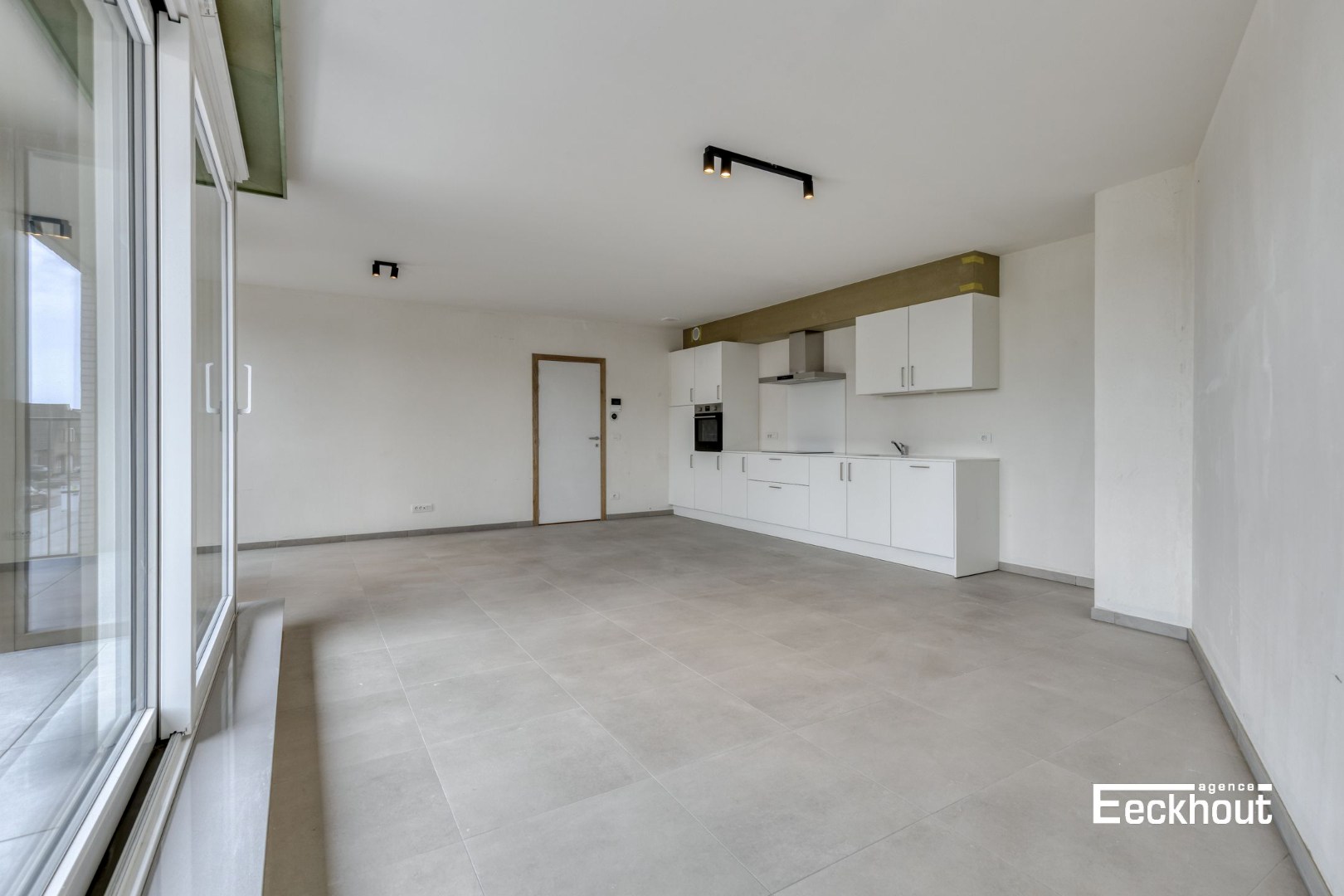 Nieuwbouwappartement met terras nabij alle voorzieningen te Bredene-Dorp! - foto 4
