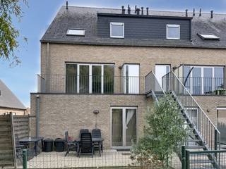 Op zoek naar een gezellig nieuw thuis in het hart van Kaprijke?Dit lichtrijke duplex appartement op de 1e verdieping biedt alles wat je nodig hebt!✨...