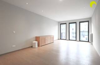 <p><span>In the center of Antwerp, in a side street of De Keyserlei, we find this recent building (2010) with 6 units. You can hardly live more central: in fact, you live here within walking distance of the central station, streetcar and bus, near stores and the city park.</span></p><p><span>On the fifth floor we sell a ready-to-use apartment of 92m² with 1 bedroom and office (or children's room), a bathroom with bath, a separate toilet, a laundry room and a nice living room with open kitchen. On the rear terrace you can enjoy the afternoon and evening sun in peace.</span></p><p><span>In the basement there is another private storage room as well as a deep car parking space that is for sale for 35,000.</span></p><p><span> </span></p><p><span>The monthly provision amounts to 115 (costs of trustee, elevator, block policy, electricity common parts). Utilities such as gas, electricity and water are individual.</span></p><p><span>The apartment has an EPC label A and electricity is compliant.</span></p><p><span> </span></p><p><span>The apartement, which has always been easily rented, is immediately free by deed.</span></p><p><span>Are you looking for an apartment or rental property in the heart of Antwerp, make an appointment for a viewing!</span></p><p><span> </span></p><p><span>useful information:</span></p><p><span> </span></p><p><span>- EPC 93 kWh (m²/year)</span></p><p><span>- urban development in application</span></p><p><span>- P- and G-score A</span></p><p><span> </span></p><p><span>Make your appointment now! Call 03-449 42 41 or email hallo@habicom.be</span></p><p><span>Curious about the value of your home?  Check it for free at www.watismijnhuiswaard.be</span></p>
