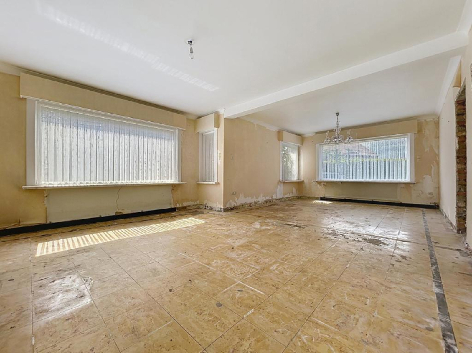 Alleenstaande woning op 723m² met tuin en garage - foto 4