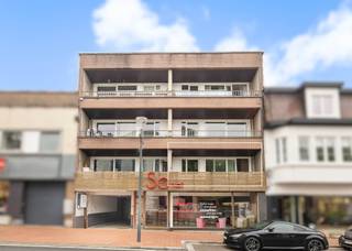 En plein cœur de Waterloo, découvrez cet appartement à remettre au goût du jour, idéalement situé à proximité immédiate de toutes les commodités...