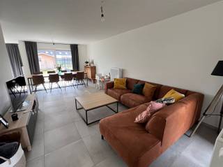 Beautiful newly built house for rent with 3 bedrooms in Deerlijk.DESCRIPTION:The house comprises an entrance hall, toilet, spacious living room...