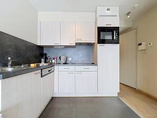 2-slaapkamerappartement te huur vlakbij het centrum van Gent.<br /><br />Indeling als volgt: inkomhal, keuken, leefruimte met toegang tot terras, 2 slaapkamers, apart toilet, badkamer met douche en enkele lavabo. <br /><br />Huurprijs: €1095 + €25 syndicale kosten.<br /><br />Beschikbaar vanaf 1 september 2026.