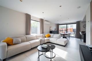 <p>Prachtig energiezuinig woning te koop in een zeer rustige omgeving in Averbode!</p><p>Je komt de woning binnen in de inkomhal met toilet, verder heb je een ruime lichtrijke leefruimte met open keuken. De keuken is volledig geïnstalleerd met ontbijthoekje. Aansluitend is er nog een berging/wasplaats.<br />Op de eerste verdieping kan je 3 slaapkamers terugvinden, badkamer en een bureau.</p><p>Buiten heb je een zonnige tuin &amp; terras waar het heerlijk vertoeven is, hier kan je ook een tuinhuis terugvinden.</p><p>Deze woning is volledig in orde en meteen bewoonbaar. Deze is ook voorzien van airco, zonnepanelen, nieuwe gasketel, volledige omheining, ...<br />Kortom energiezuinig en instapklaar!!!</p><p>Goede bereikbaarheid met Leuven, Hasselt en Brussel.</p><p><br />E-peil 18  kWh/m² UC: 24134-G-OMV_2019125345/EP16492/A001/D02/SD001</p><p>Wens je een gratis schatting? Vergeet dan zeker geen contact met ons op te nemen!</p><p>Wil jij meer informatie over deze woning? Bel ons dan op 016 90 10 21 of mail naar info@future-home.be.</p><p>Woongebied, Vergunning, Verkavelingsvergunning, Geen Dagvaarding, Geen Voorkooprecht</p>