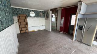 Te renoveren woning met tal van mogelijkheden in rustige buurt te SchendelbekeDeze te renoveren woning, gelegen in een rustige zijstraat van...