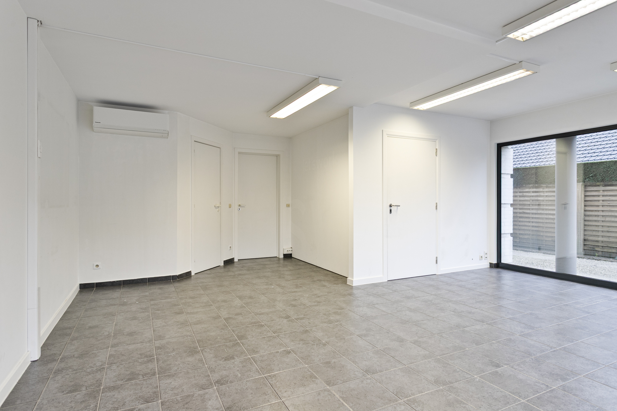 Gelijkvloerse kantoor- of handelsruimte te koop in Waregem - foto 4