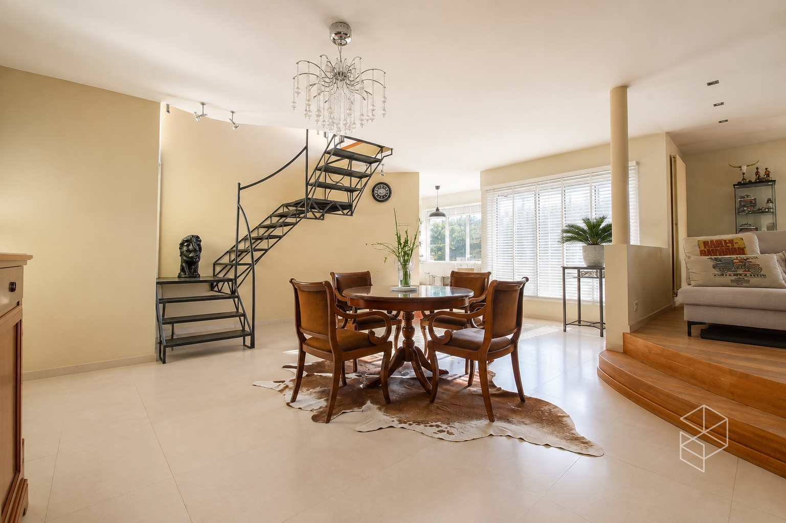 Ruime en karaktervolle woning op 926 m² centraal gelegen te Jabbeke - foto 5