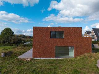 Are you looking for a modern new-build home that excels in durability and finish? Are you charmed by sleek architecture and beautiful execution details?<br />The houses are designed so that every room enjoys optimum light. Moreover, each home features a spacious, fully landscaped garden, included in the price. All this contributes to excellent living quality, since space is nowadays perceived as pure luxury.<br /><br />Each Wolvenstraat property has a spacious dining room and lounge, open-plan kitchen, storage room and indoor garage. Upstairs, there are 3/4 bedrooms and 1/2 bathrooms, depending on the property type.<br /><br />All homes are at least equipped with an underfloor heating system on the ground floor for maximum comfort. In addition, the homes are fitted with a type-D balanced ventilation system, and a set of solar panels. This keeps the energy bill and the energy score of the home pleasantly low.<br /><br /><br /><br />Curious about the possibilities? Or would you like to schedule an appointment to visit a viewing solar home?<br />Contact Pieter Cardoen via the contact form on this page, or on 0475 36 12 52 - pieter@cornelis-partners.be.<br /><br />Prices exclude VAT and costs (sales tax & notary fees). The houses are offered finished according to the respective (project) specifications. Images and surfaces are indicative only. Plans, specifications etc. available on request.