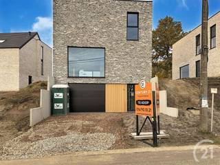 <p>MOGELIJK AAN 6% BTW!!!<br /><br />Deze woning van 264 m² heeft een kelder bestaande uit inkomhal, technische berging, garage, kelder- en tuinberging. Vervolgens op het gelijkvloers een inkomhal met apart toilet, een ruime leefruimte met open keuken en wasplaats/berging. <br />Op de 1ste verdieping is er 1 badkamer, een toilet, 3 slaapkamers en een bureau/slaapkamer.<br /><br />De afwerking is volledig naar keuze van de koper (keuken, badkamer, sanitair, vloer,...!)<br />Hier worden kwalitatieve materialen gebruikt voor de afwerking.<br /><br />Vloerverwarming, warmtepomp, zonnepanelen, regenwaterput, ... kortom ZEER ENERGIEZUINIG !!!<br /><br />De ligging is hier ideaal wat betekent dat je rust hebt maar ook vlakbij de autostrade en het centrum van Aarschot.<br /><br />Wens je een gratis schatting? Vergeet dan zeker geen contact met ons op te nemen!!!<br /><br />Wil jij meer informatie over deze woningen? Bel ons dan op 016 90 10 21 of mail naar info@future-home.be.<br /><br />Woongebied met landelijk karakter, Vergunning, Verkavelingsvergunning, Geen Dagvaarding, Geen voorkooprecht.</p>