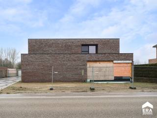 Verder af te werken casco-woning, inclusief 3+ hectare grond!Deze wind- en waterdichte casco-woning is gelegen in Beverst, op een gunstige locatie...
