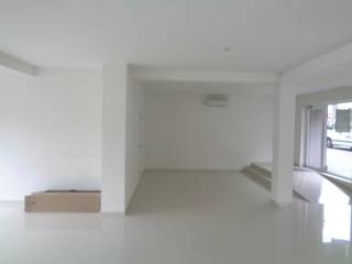 Op zoek naar een representatieve een moderne bedrijfsruimte? Dit recent en volledig instapklaar pand in de gekende Warandestraat biedt alles wat...