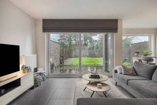 Ruime, energiezuinige gezinswoning met 3 slaapkamers te Wielsbeke. Deze ruime, praktisch ingedeelde gesloten bebouwing bevindt zich in een rustige...