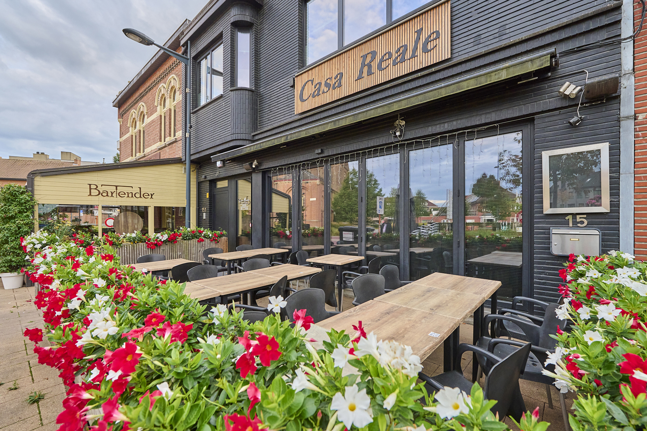 Opbrengsteigendom in het hart van Paal-Beringen - foto 1