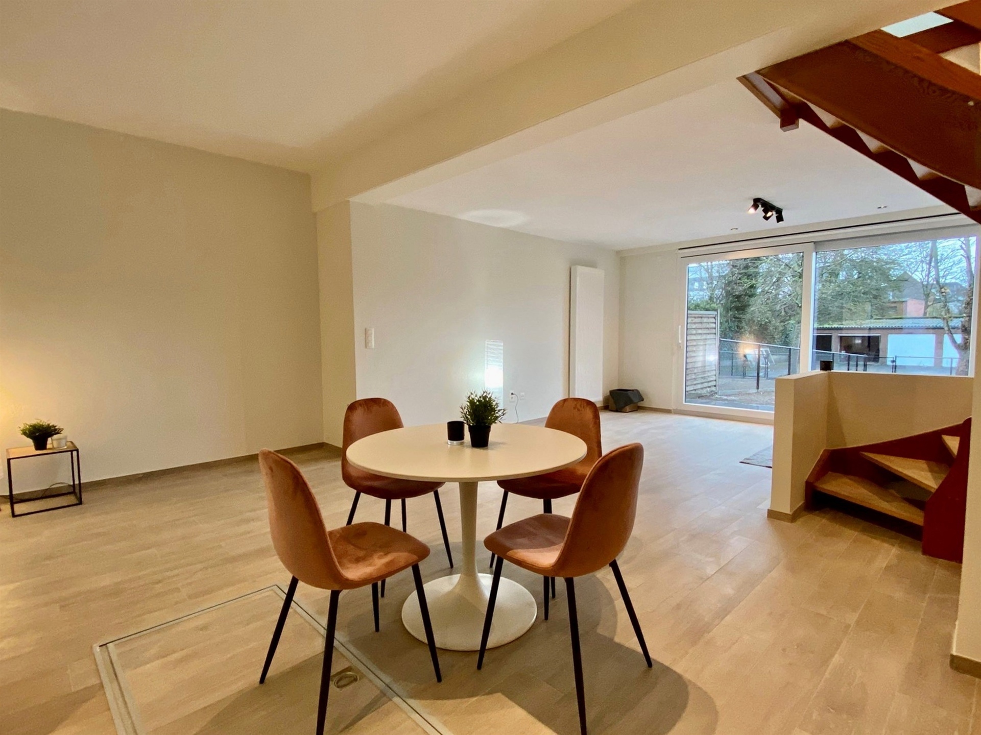 Ruime pal in het centrum gelegen woning met 4 slk, tuin en zonnepanelen! - foto 3