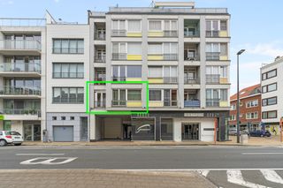 Op wandelafstand van het strand 🌊 ontdek je dit recent gerenoveerde appartement in een goed onderhouden residentie.Je wordt verwelkomd in een ruime...